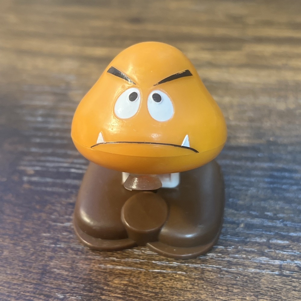 McDonalds 1989 Nintendo Super Mario Bros Mushroom Goomba Jumping Toy Figure TR1